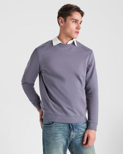 modelo usando sudadera teleno plomo