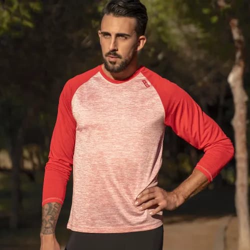 modelo camiseta tecnica corum roja 